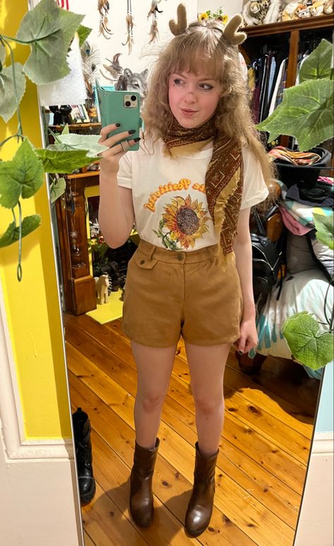 Flowercore Aesthetic Outfits, Cottagecore Tomboy, Flowercore Aesthetic, Hippie Outfit Inspo, Cottagecore Vintage, Outfit Aesthetic, Hippie Outfits, Aesthetic Outfits, Personal Style