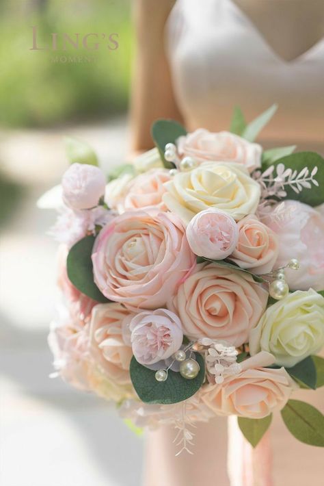 Blush Fall Wedding, Cream Bridal Bouquet, Wedding Blush Pink, Rose Bridesmaid Bouquet, Top Wedding Colors, Handmade Bouquet, Rustic Wedding Ceremony, Diy Wedding Ideas, Wedding Blush