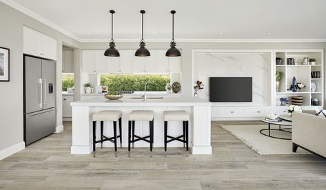 black industrial pendant lights over island in traditional hamptons kitchen Kitchen Island Blue, Light Over Kitchen Island, Pendant Light Over Kitchen Island, Traditional Hamptons, Pendant Lights Over Kitchen Island, Hamptons House Interior, Hampton Kitchen, Metricon Homes, Lights Over Kitchen Island