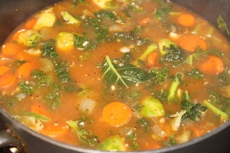 Vegetable Soup With Kale, Kale Vegetable Soup, Recipes Kale, Soup With Kale, Hearty Vegetable Soup, Can Water, Eating Right, Kale Soup, Kale Recipes