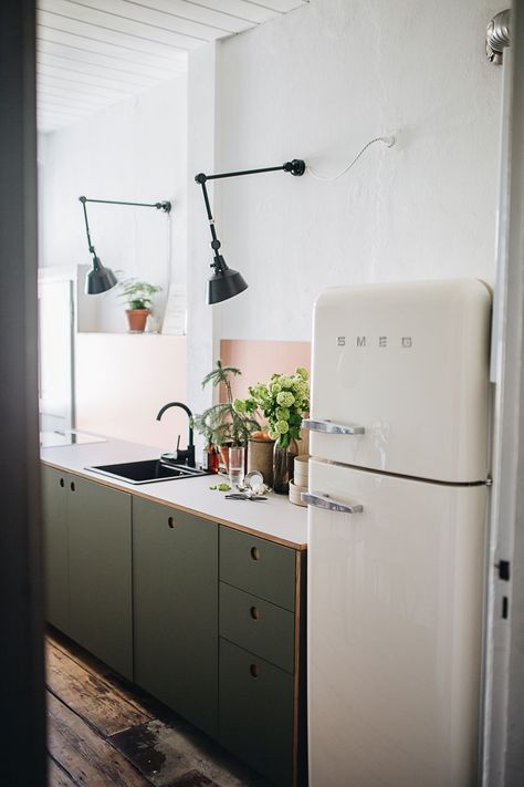 Bauhaus Kitchen, Berlin Kitchen, Student Kitchen, Earth Tones Kitchen, Old Wood Floors, Copper Backsplash, Double Height, Modular Walls, Bedroom Color Schemes