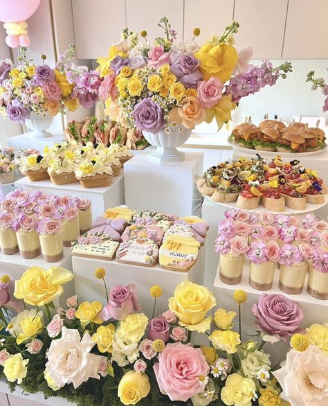 Birthday Party Planning Checklist, Engagement Party Table, Pastel Desserts, Wedding Buffet Food, Backyard Graduation Party, Sweet Sixteen Birthday Party Ideas, Pakistan Wedding, Birthday Menu, Pre Wedding Party