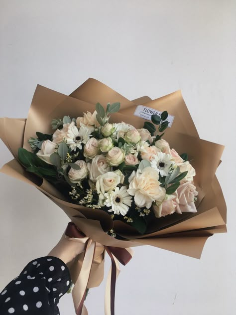 Bunch Of Flowers Aesthetic, Flower Boquet, Luxury Flower Bouquets, Flower Bouquet Diy, Boquette Flowers, Flower Boutique, Flowers Bouquet Gift, Nothing But Flowers, Bouquet Arrangements