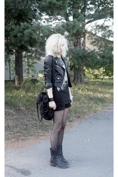 Nu Goth Style Edgy Soft Grunge, Punk Rock Hair, Rock Hairstyles, Look Grunge, Rock Punk, Estilo Punk, Looks Black, Grunge Goth