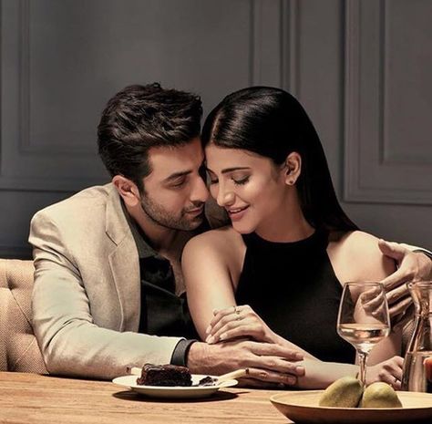 Dining Photography, Couples Dining, Diner Aesthetic, Movie Date, Shruti Hassan, Hot Romance, Aesthetic Couple, Ranbir Kapoor