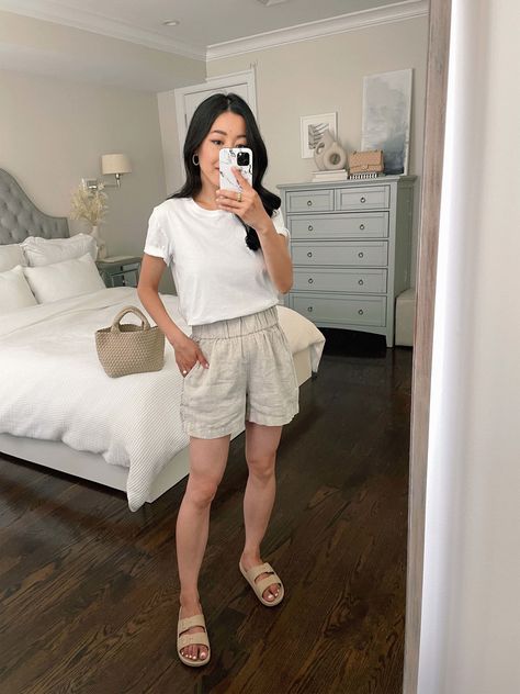 Trendy Travel Outfits, Cute Outfits For Vacation, Linen Shorts Outfit Summer, Linen Shorts Outfit, Freedom Moses, Cream Outfit, Extra Petite, Tailored Clothes, Summer Shorts Outfits