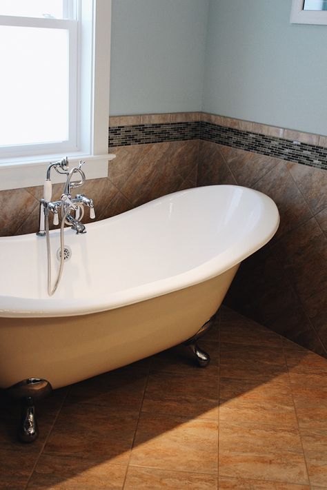 Claw Bathtub, Dream Bathtub, Farmhouse Bathroom, Dream Bathroom, Clawfoot Bathtub, Eclectic Home, Home Reno, Master Bath, Dream Home Design