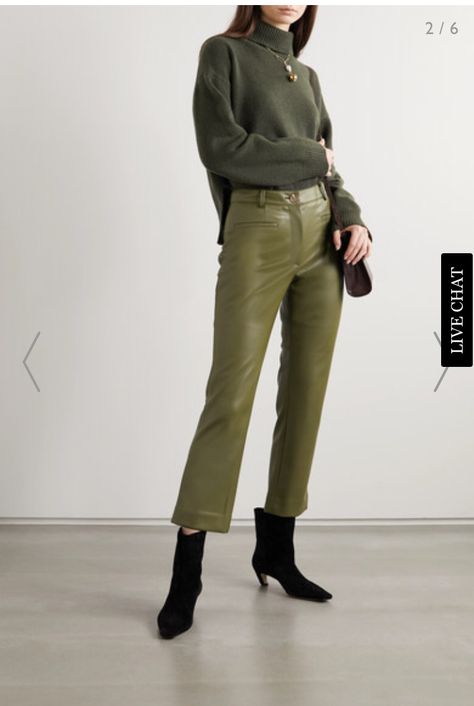 Monochromatic Outfit Green, Monochromatic Outfit Winter, Olive Outfit, Boho Winter Outfits, Monochromatic Fashion, Monochromatic Outfit, Rejina Pyo, Monochrome Outfit, Slim Fit Pants