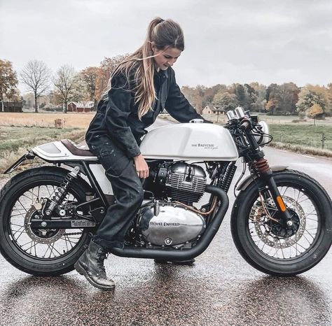 Adventure Bike Motorcycles, Modern Cafe Racer, Custom Bikes Cafe Racers, Cafe Racer Design, Biker Photoshoot, Cafe Racer Style, Pretty Bike, Custom Cafe Racer, Cafe Racer Bikes