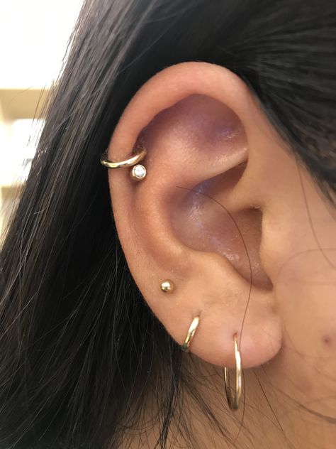 Piercing Designs, Triple Lobe Piercing, 3 Lobe Piercings, Three Ear Piercings, Ear Peircings, Pretty Ear Piercings, Cartilage Piercings, Cute Tiny Tattoos, Cartilage Earrings Hoop