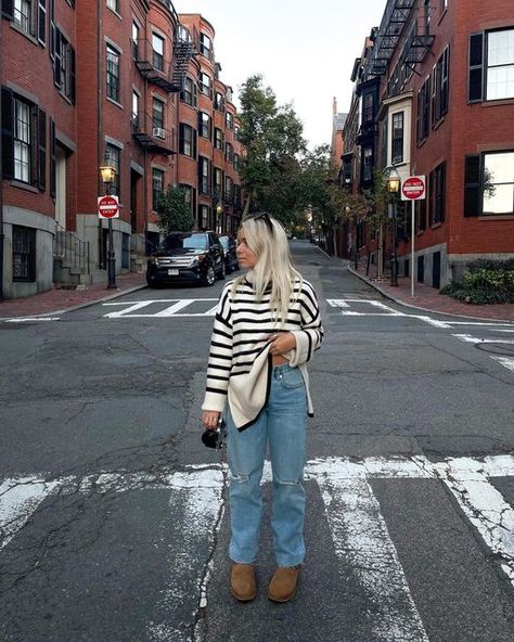 Kelsey Mecha on Instagram: "After work walks 🏷 #reels #halloween #thingstodoinboston #boston #reelsinstagram #fallfashion #reelsvideo #falloutfits #instagramreels #fallcolors #bostonfall #fallstyle #reelsforyou #reelsexplore #fallboston #fall2022 #uggseason #bostonblogger #bostonfoodies #fallsfestival #reelstagram #fallvibes #fallsemester #fallclothing #bostoninfluencer #boston_igers #beaconhill #beaconhillboston #uggboots" Boston In March Outfit, Boston Influencers, Spring Boston Outfits, Boston Spring Outfits, Boston Aesthetic Outfits, Boston Fall Outfits, Boston Fits, Boston Street Style, Boston Aesthetic