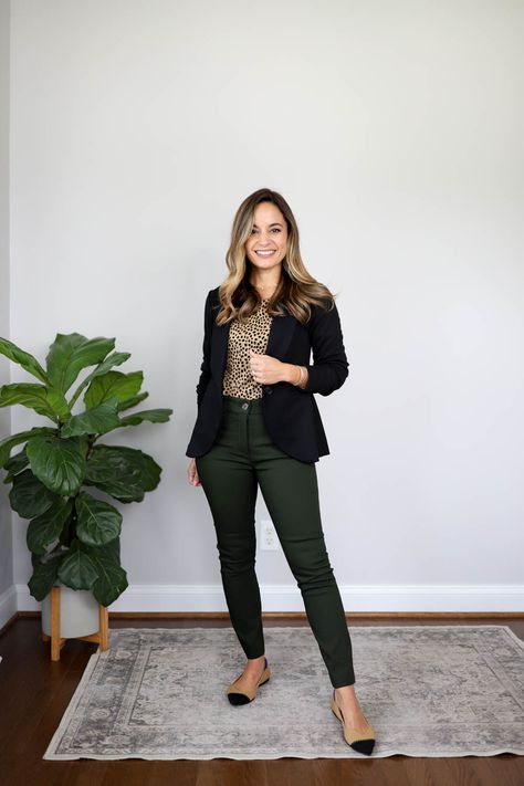 Army Green Pants Outfit, Olive Pants Outfit, Olive Green Pants Outfit, Hunter Green Pants, Slacks Outfit, Pants Outfit Work, Outfit Tutorial, Green Pants Outfit, Dark Green Pants