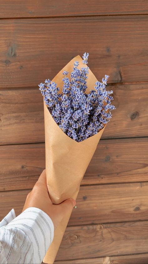 Flowers Bouquet Lavender, Lavender Bouquet Aesthetic, Lavender Flower Bouquet Aesthetic, Dried Lavender Aesthetic, Asthetic Lavender Flowers, Dried Lavender Bunch, Granola Girl Aesthetic, Lavender Bouquet, Crochet Bouquet