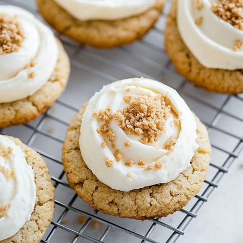 Graham Cracker Cookies with Frosting - Insanely Good Graham Cracker Crust Cookies, Cookies With Frosting, Marshmallow Topping, Graham Cracker Cookies, Cracker Cookies, Baked Dessert, Holiday Cookie Exchange, Wafer Cookies, Salted Caramel Chocolate