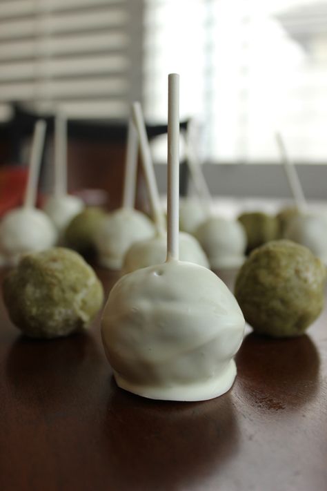 Protein Cake Pops, Corn Flake, Matcha Recipes, Green Tea Cake, Matcha Cake, Matcha Recipe, Pistachio Cake, Cake Pop Recipe, La Food