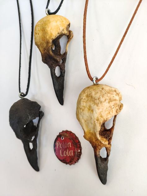 Crow Skull Necklace, Canine Skull, Voodoo Costume, Larp Accessories, Bird Skull Necklace, Ren Faire Ideas, Resin Necklaces, Bird Head, Skull Accessories