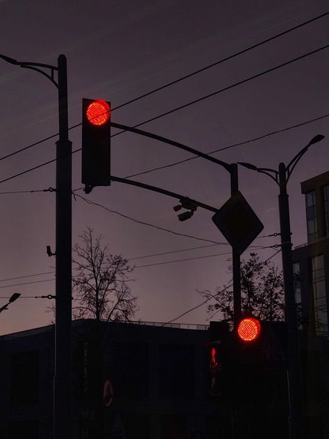 Night city red traffic light Red Traffic Light Aesthetic, Stop Light Aesthetic, Stoplight Aesthetic, Traffic Light Aesthetic, Background Practice, Red Traffic Light, Red Street, Traffic Lights, Red Lights