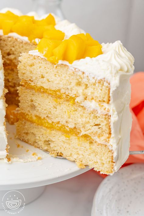 You'll love this simple and delicious Mango Cake with vanilla sponge, whipped cream frosting, and fresh mango puree filling. Mango Cake Filling, Mango Frosting Recipe, Mango Chiffon Cake Recipe, Mango Chiffon Cake, Easy Layer Cake Recipes, Mango Cake Recipe, Almond Wedding Cakes, Chiffon Cake Recipe, Fruity Cake