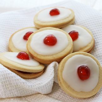 Empire Biscuits | Dean's Shortbread - Original family recipes • Melt in the mouth Shortbread - Baked by hand Mothers Day Baking Ideas, Empire Biscuit Recipe, Baking Ideas Healthy, Treacle Scones, Mothers Day Baking, Easy Easter Baking, Summer Baking Ideas, Empire Biscuits, Biscuit Recipes Uk