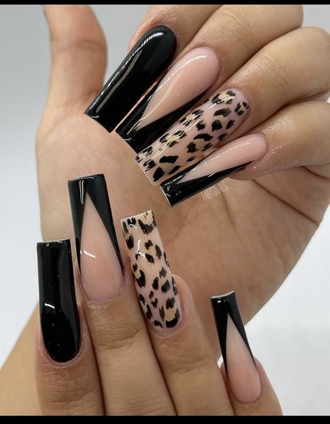 Nails Cheetah Print Black, Leopard Print And Black Nails, Leapord Print Acrylic Nails Long, Cheetah And Black Nails, Black And Cheetah Print Nails, Animal Print Acrylic Nails, Black Leopard Print Nails, Leapord Nails Acrylic, Black Leopard Nails