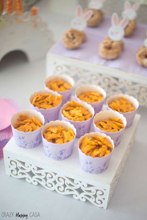 Zoe's Bunny Birthday Party | CatchMyParty.com Bunny Themed Party Food, Bunny Party Decor, Bunny Themed Food Party Ideas, Food Ideas First Birthday Party, Bunny 3rd Birthday Party, Easter Birthday Party Ideas For Kids, Bunny Birthday Ideas, Bunny Brunch Ideas, Bunny Themed Food