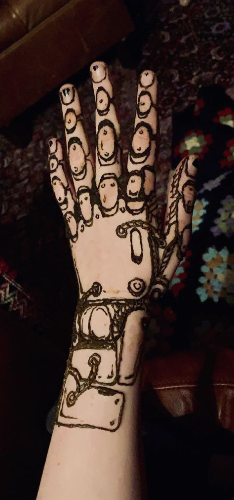 Robot Hand Drawing On Hand, Robot Hand Art, Robot Hand Tattoo, Chica Cosplay, Henna Palm, Cool Henna, Palm Henna Designs, Drawings Inspo, Character Tropes