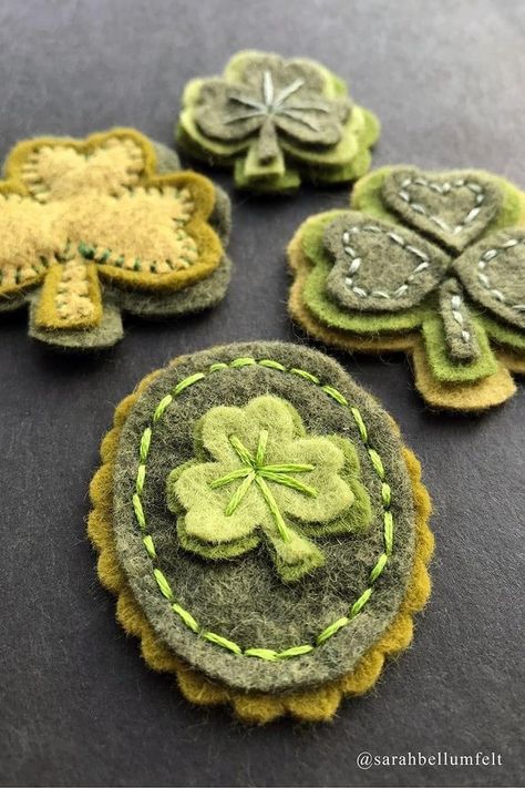 St Patricks Day Pins Diy, Diy St Patricks Day Accessories, Felt Four Leaf Clover, Waldorf St Patricks Day, St Patricks Day Embroidery Patterns, Green Felt Crafts, Spring Felt Crafts, St Paddys Day Crafts, St Patrick’s Day Decorations