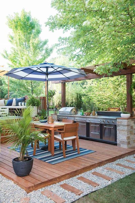 Outdoor Kitchen Countertops, Modern Outdoor Kitchen, Outdoor Kitchen Cabinets, Outdoor Kitchen Decor, Backyard Kitchen, Outdoor Kitchen Design Layout, Diy Outdoor Kitchen, Small Backyard Patio, Backyard Patio Designs