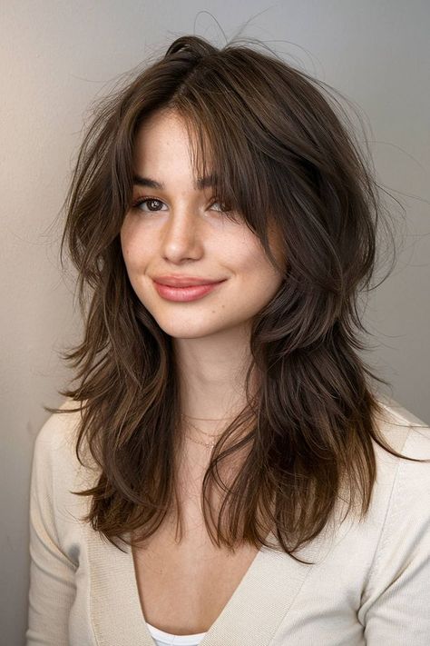 A medium shag haircut with face-framing layers and soft texture Shag No Bangs, Subtle Shag, Medium Length Shag Haircuts, Medium Length Shag, Collarbone Length Hair, Medium Shag, No Bangs, Soft Bangs, Medium Shag Haircuts