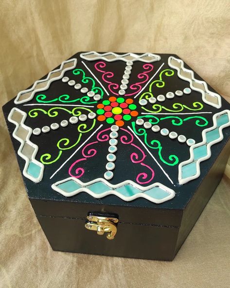 Mdf wooden box.. Hand painted.. Handmade.. Gift your loved ones a very special handmade 🎁gift Lippan Art, Box Hand, Wooden Box, Loved Ones, Wooden Boxes, Jewelry Art, Jewelry Box, Decorative Boxes, Gift Box