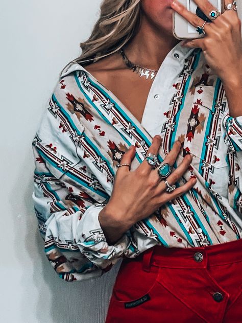 Vintage Wrangler Outfits Woman, Pearl Snap Dress, Western Outfits Women Pearl Snap, Vintage Western Button Up Shirt Outfits, How To Style Western Button Up Shirts Women, Womens Pearl Snap Outfit, Pearl Snap Outfit Women, Western Pearl Snap Outfit, Pearl Snap Shirts Women Outfit Western