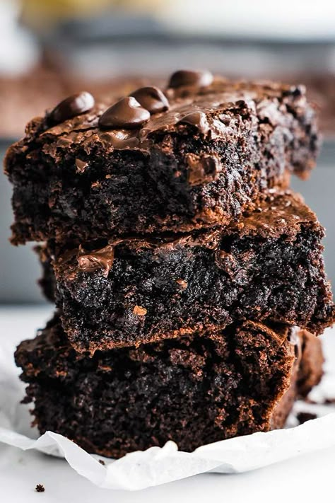 These incredibly chocolate brownies are perfectly fudgy on the inside while having a crunchy outside crust for the ultimate dessert. Billy Parisi Fudgy Chocolate Brownies, Chocolate Caramel Brownies, Dark Chocolate Brownie, Fudgy Chocolate Brownies, Vegan Brownies Recipe, Dessert Bar Recipes, Billy Parisi, Chef Billy Parisi, Vegan Fudge