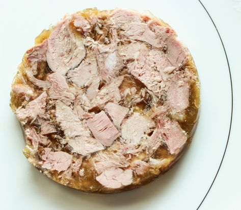 suckling pig pork headcheese recipe Souse Meat Recipe, Head Cheese Recipe, Hog Head Cheese Recipe, Souse Meat, Homemade Bologna, Hog's Head Cheese, Deli Meat Recipes, Turkey Head, Terrine Recipe