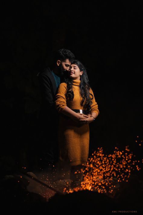 #bonfire #bonfirephoto #bonfirenight #coupleshoot #prewedding #couplegoals #preshoot #kmjproductions Fire Camp Couple Poses, Fire Camp Photography Couple, Bonfire Pre Wedding Shoot, Campfire Photoshoot Couple, Pre Wedding Night Shoot, Bonfire Couple Pictures, Night Prewedding Photography, Couple Prewedding Photography, Night Couple Photography