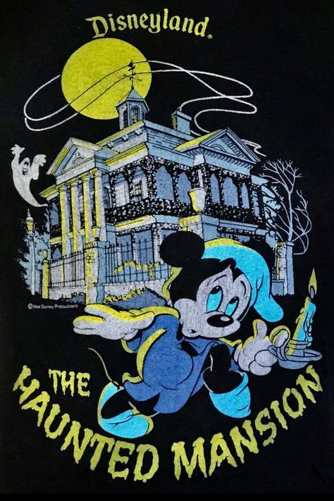 Disneyland Haunted Mansion T-Shirt, 1990 Haunted Mansion Movie Poster, Haunted Mansion Lockscreen, Disney Halloween Vintage, Disneyland During Halloween, Old Disney Halloween, Disney Halloween Art, Haunted Mansion Aesthetic, Disney Halloween Wallpaper, Disney Haunted Mansion Art