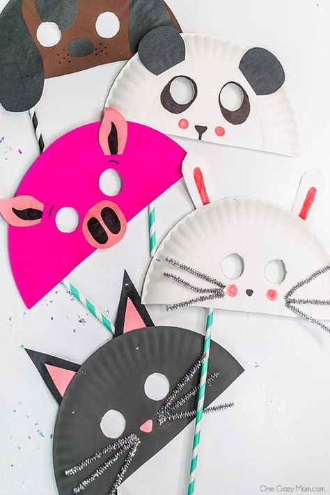 Animal paper plate masks are so simple and you probably already have all that you need at home! These are so easy that the kids can make several masks. Paper Plate Animal Masks, Animal Masks Craft, Animal Masks Diy, Paper Plate Masks, Animal Masks For Kids, Paper Plate Animals, Carnival Crafts, Paper Plate Crafts For Kids, Masks Crafts