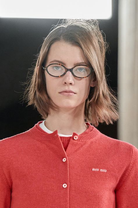 Miu Miu Fall 2023 RTW Glasses Miumiu, 2023 Glasses, Glasses Outfit, Miu Miu Glasses, Glasses Inspiration, Geek Chic Fashion, Fall 2023 Ready To Wear, Runway Hair, Cute Hairstyles For School