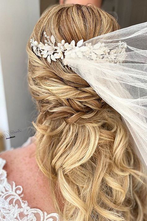 One boho wedding look is so cute for the bride-to-be. I’m loving that for wedding hair ideas. Pin it to your hair ideas Beautiful Wedding Hair, Elegant Updo, Hair Collection, Hey Girl, Bohemian Wedding, Wedding Looks, Wedding Hair, Boho Wedding, Perfect Wedding