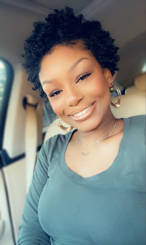 Blowout Black Women, Ladies Haircut Styles, Short Hair Blowout Black Women, Black Ladies Haircut, Short Hair Blowout, Short Natural Curls, Big Chop Natural Hair, Coiling Natural Hair, Tapered Afro