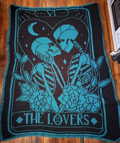 The Lovers Tarot Blanket - This tarot blanket depicting The Lovers features an impressive overlay mosaic design that is actually easy enough for beginners! (paid pattern) Overlay Crochet Blanket, Crochet Tarot, Mosaic Crochet Blanket, The Lovers Tarot, Crochet Halloween, Mosaic Crochet, Mosaic Design, Afghan Pattern, The Lovers