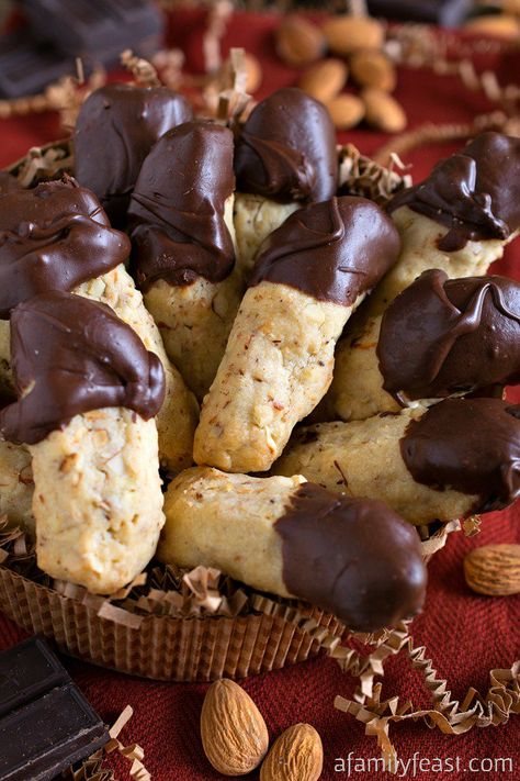 Almond Fingers, بيتي فور, Chocolate Dipped Cookies, Italian Cookie Recipes, Dipped Cookies, Family Feast, Italian Cookies, Almond Cookies, Biscuit Cookies