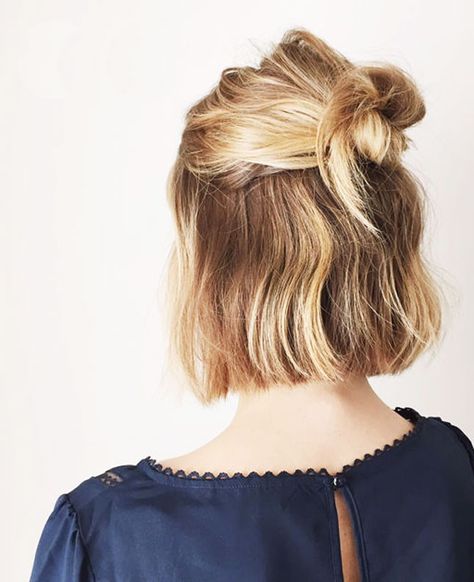 This half-up style is perfect for bobbed hair. Short Summer Haircuts, Lob Styling, Blonde Bob Haircut, Second Day Hairstyles, Cool Short Hairstyles, Health Hacks, Short Hair Color, Penteado Cabelo Curto, Blonde Bobs