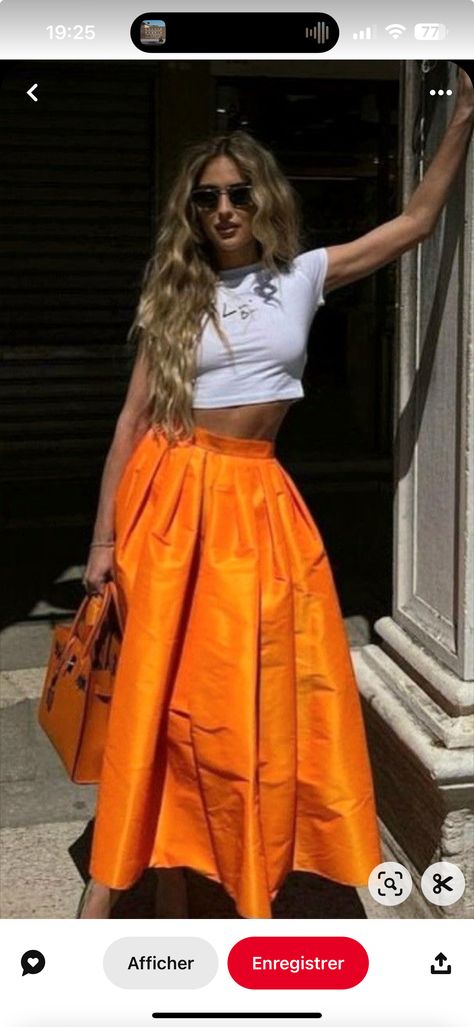 Orange Skirt Outfit, Satin Skirts, Maxi Skirt Outfits, Orange Skirt, Moda Chic, Looks Chic, Looks Style, Look Chic, Colorful Fashion