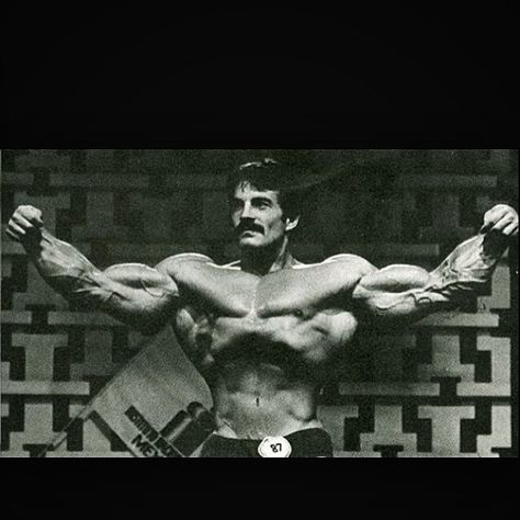 Mike Mentzer Mike Mentzer Wallpaper, Muscular Man Aesthetic, Golden Era Bodybuilding, Mike Mentzer, Old Bodybuilder, Aesthetics Bodybuilding, Schwarzenegger Bodybuilding, Gym Wallpaper, Bodybuilding Pictures