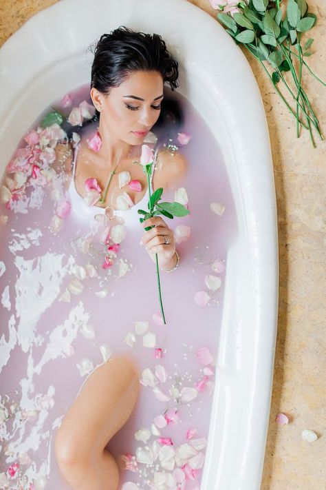 Bath Tub Fun, Coffee Bath, Milk Bath Photos, Bathtub Photography, Boudiour Poses, Carla Diaz, Bath Aesthetic, Milk Bath Photography, Bath Photography