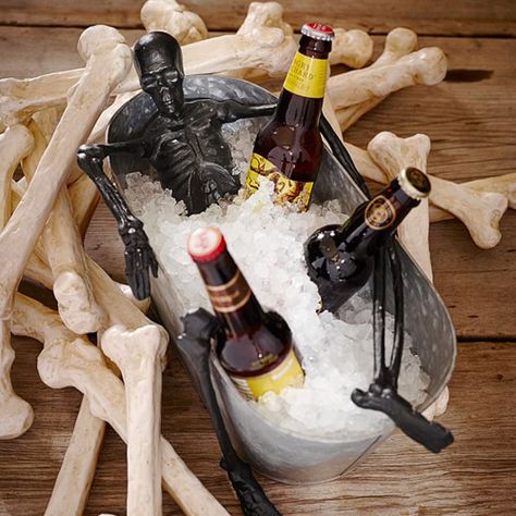 Pottery Barn Walking Dead Skeleton Bath Bucket A pick for the cocktail cart, this bone-chilling beverage bucket keeps the party's libations easily on hand. Bath Party, Party Bucket, Table Halloween, Dulces Halloween, Photo Halloween, Halloween Fest, Halloween Party Dinner, Halloween House Party, Spooky Halloween Party