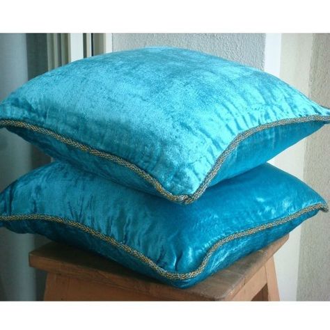 Turquoise Shimmer - 65x65 cm Square Decorative Throw Turq... https://www.amazon.co.uk/dp/B004NPRY20/ref=cm_sw_r_pi_dp_x_qB34ybGDZBJQE Couch Accent Pillows, Blue Velvet Fabric, Contemporary Throw Pillows, Sofa Throw Pillows, Blue Cushions, Sofa Cushion Covers, Velvet Throw, Bleu Turquoise, Velvet Pillow Covers