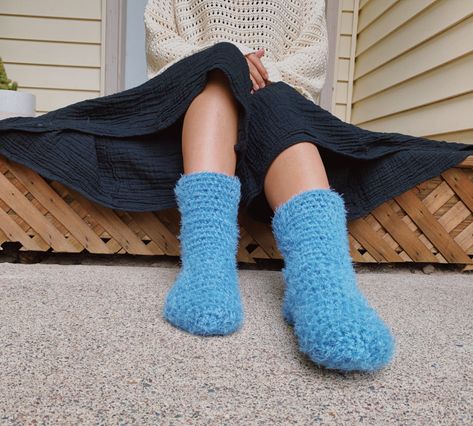 Crochet Slipper Socks Pattern Crochet Slipper Socks, Crochet Fluffy, One Skein Crochet, Crochet Slipper, Crochet Wrap Pattern, Diy Slippers, Crochet Slipper Pattern, Handmade Socks, Fluffy Socks