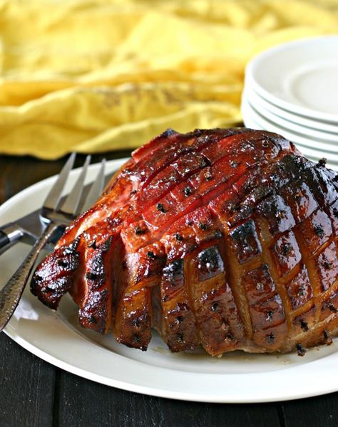 How To Cook A Smoked Ham aka Spiced Maple Baked Ham: No Refined Sugar and only Clean Ingredients. Bookmark it for next Easter, Christmas, New Year’s or whenever you want to make a ham! Paleo Easter Recipes, Smoked Ham Recipe, Fresh Ham, Honey Baked Ham, Christmas Ham, Baking With Honey, Smoked Cooking, How To Cook Ham, Smoked Ham