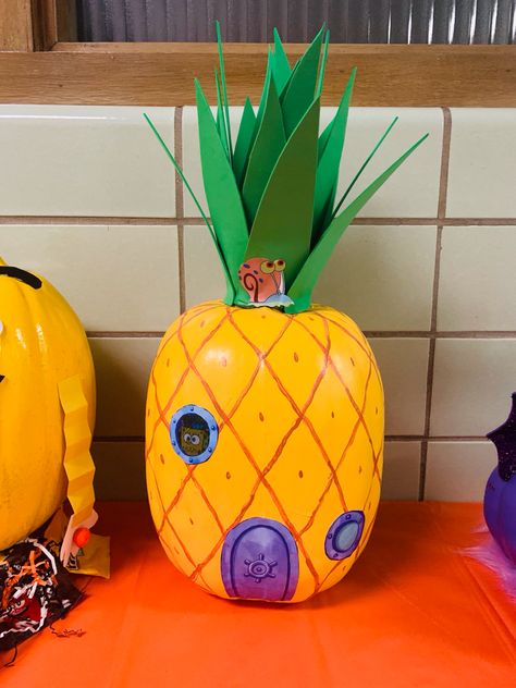 Spongebob’s house inspiration Pumpkin Ideas Spongebob, Gary Pumpkin Painting, Pumpkin Paint Ideas Halloween, Fall Painting Pumpkin Ideas, Painted Pumpkin Ideas For Contest, Spongebob Jack O Lantern, Ratatouille Pumpkin Painting, Pineapple Pumpkin Painting, Boys Pumpkin Painting Ideas